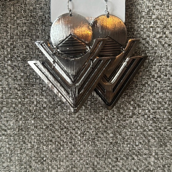 Geometric Silver Pierced Earrings 
(New) - Picture 5 of 8